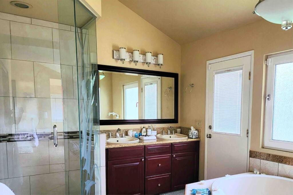 Stunning Panoramic Waterfront Pool Escape Anaheim