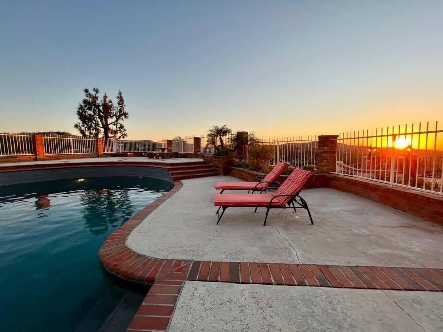 Stunning Panoramic Waterfront Pool Escape Holiday home Anaheim