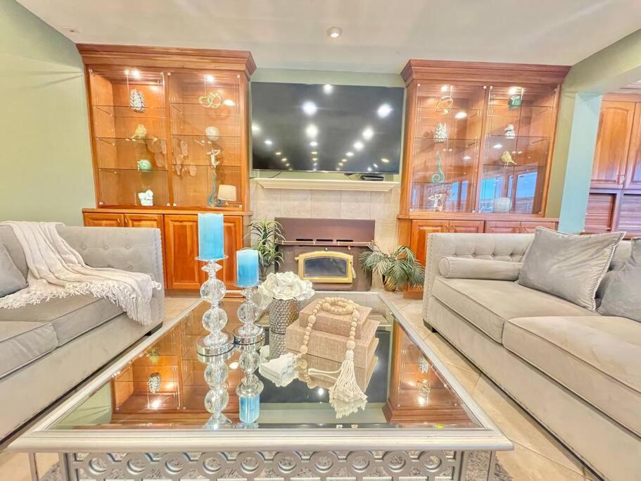 Holiday home Stunning Panoramic Waterfront Pool Escape Anaheim
