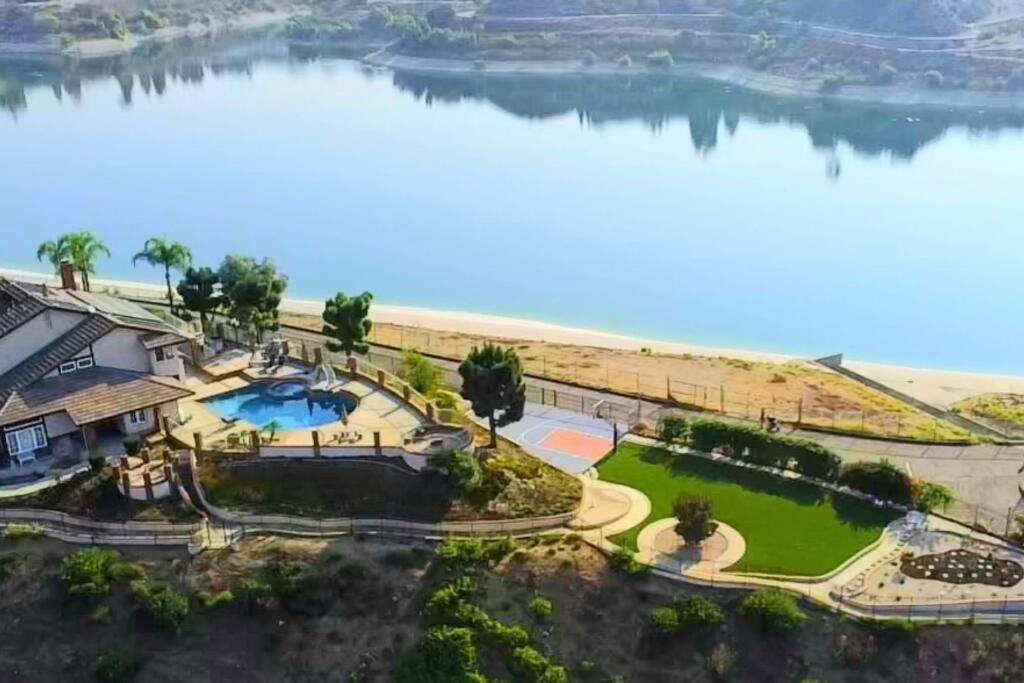 Holiday home Stunning Panoramic Waterfront Pool Escape Anaheim