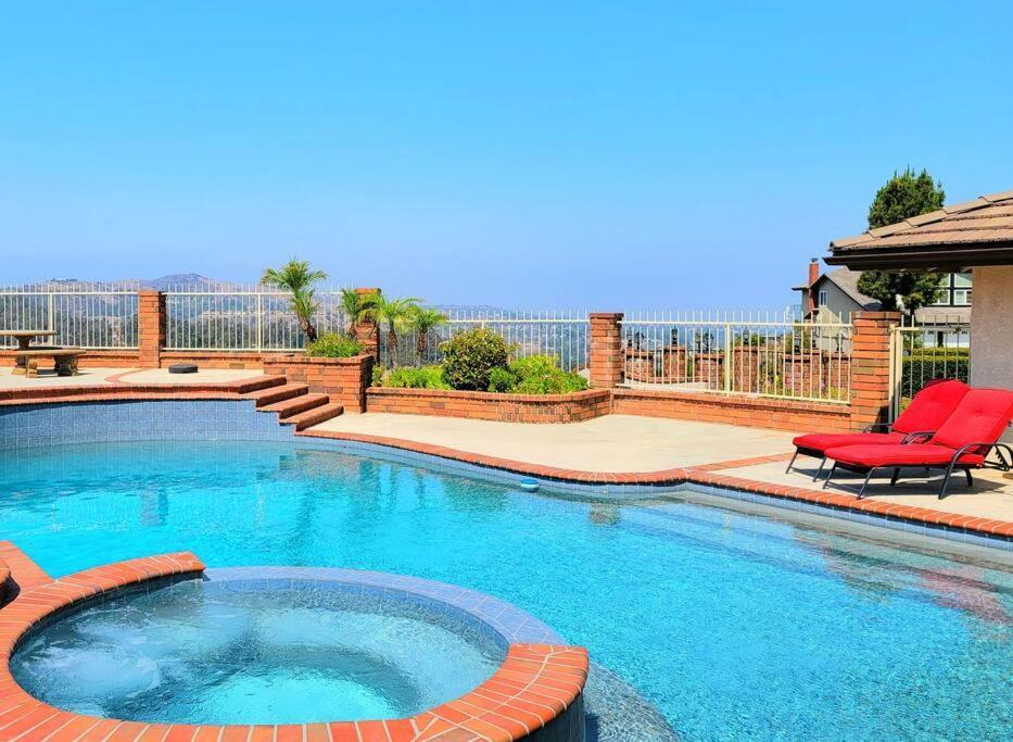 Stunning Panoramic Waterfront Pool Escape