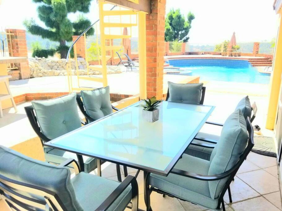 Holiday home Stunning Panoramic Waterfront Pool Escape