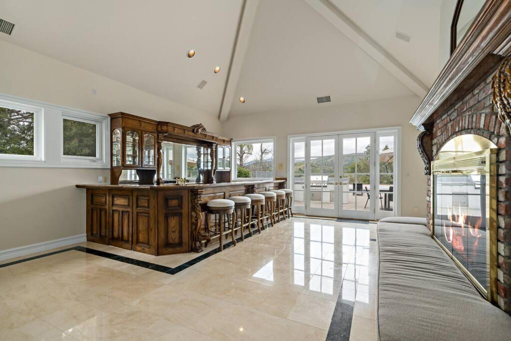 Luxury Oasis With Panoramic Views