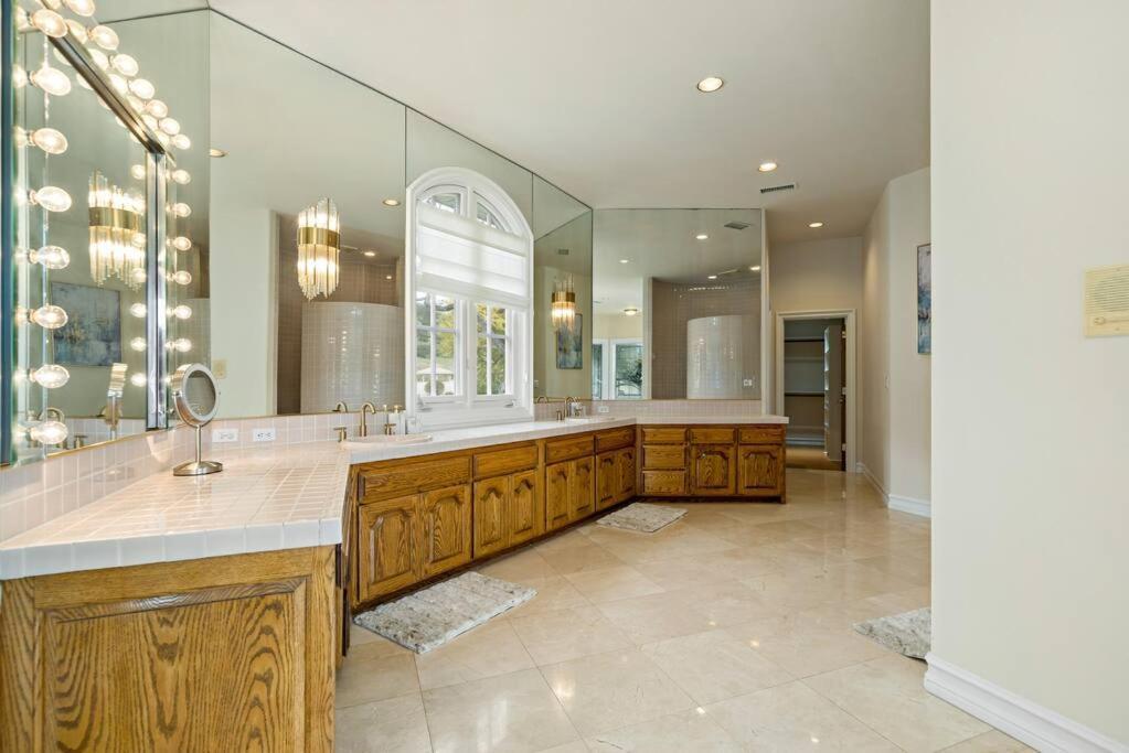 Villa Luxury Oasis With Panoramic Views Anaheim