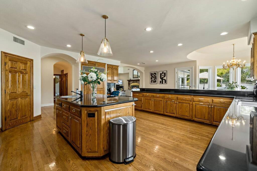 Luxury Oasis With Panoramic Views Villa