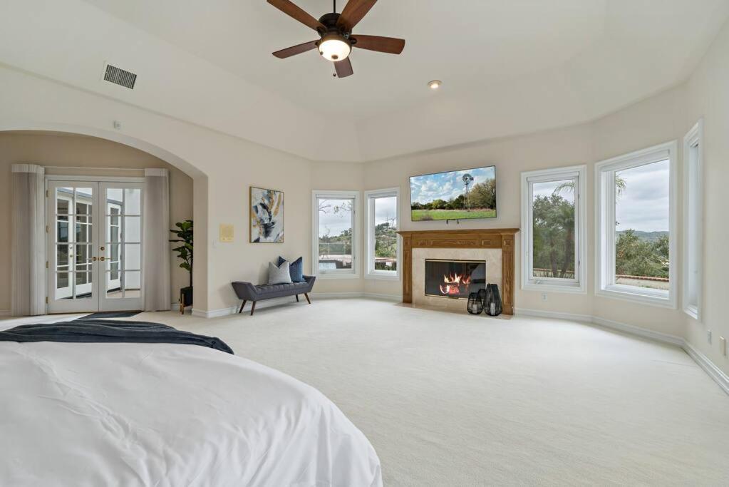 Luxury Oasis With Panoramic Views Villa