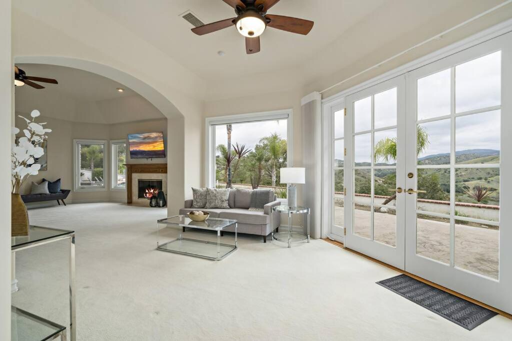 Luxury Oasis With Panoramic Views Villa Anaheim