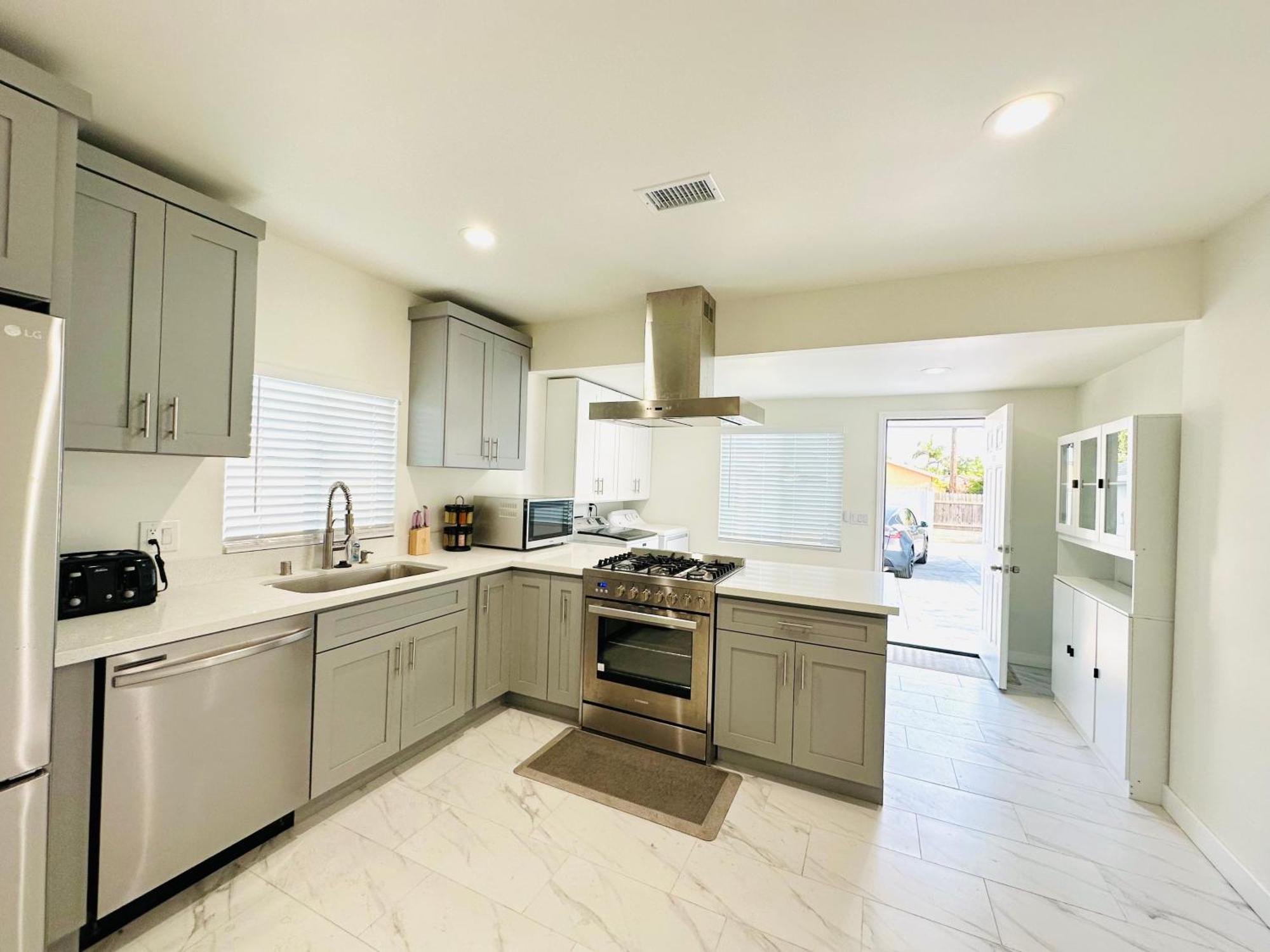 Holiday home New Spacious House In Near Disneyland-knott In Without Backyard In The Same Lot Of 3 Separate Anaheim