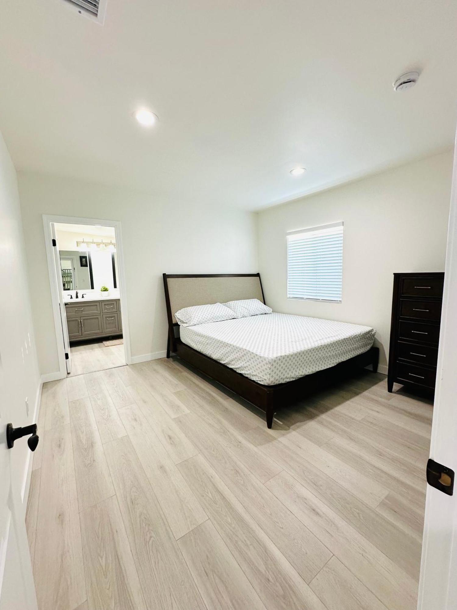 Holiday home New Spacious House In Near Disneyland-knott In Without Backyard In The Same Lot Of 3 Separate Anaheim