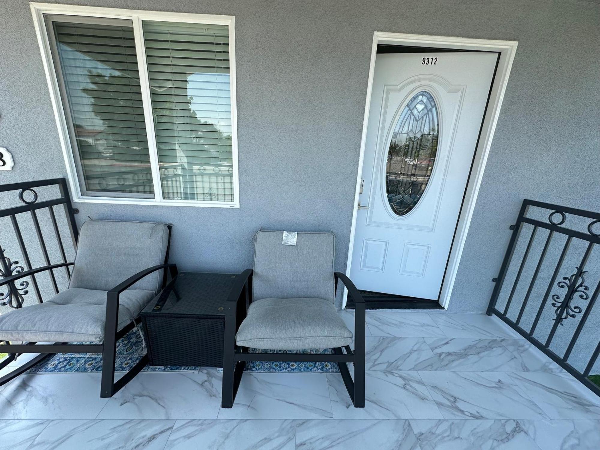 New Spacious House In Near Disneyland-knott In Without Backyard In The Same Lot Of 3 Separate