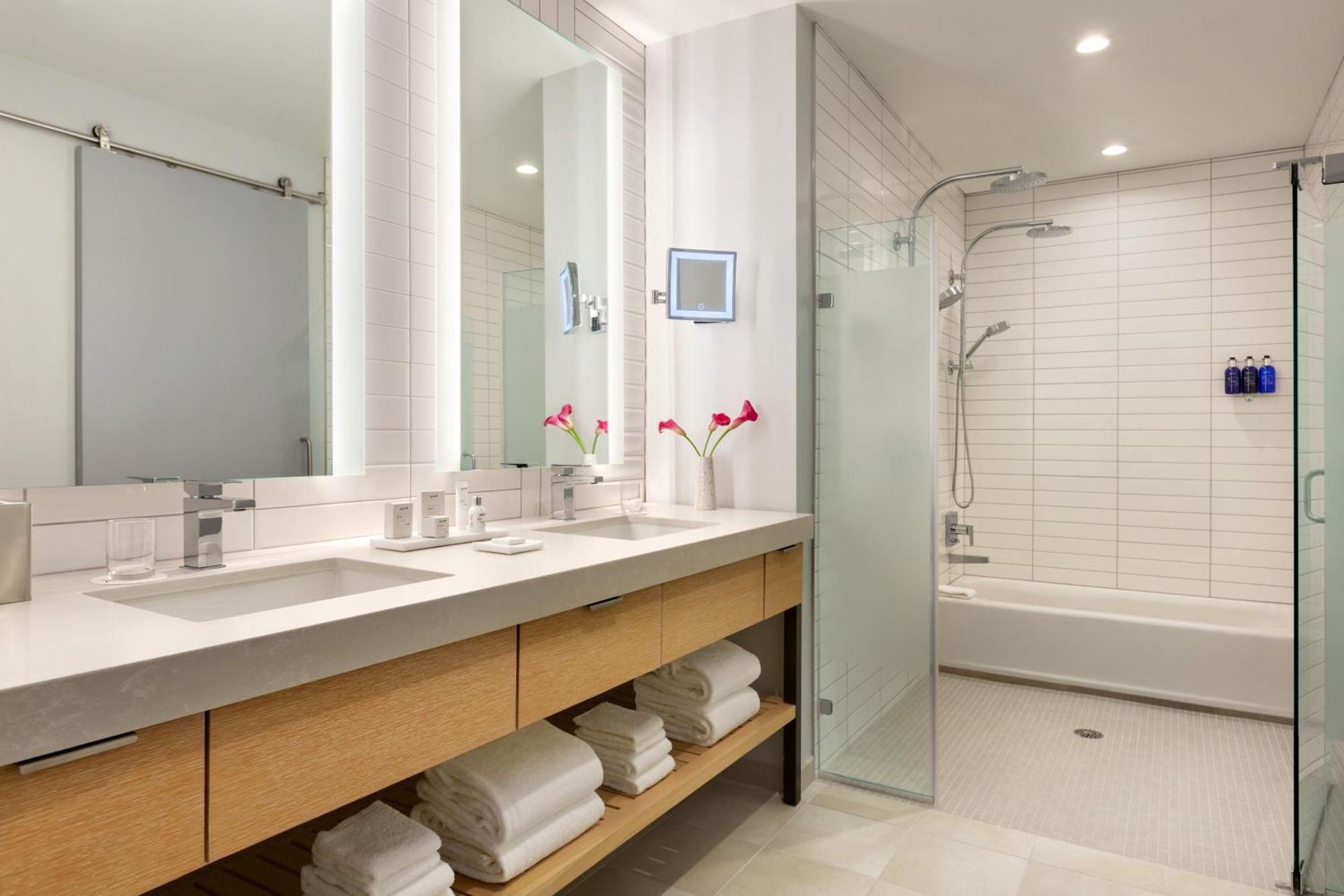 The Viv Hotel, Anaheim, A Tribute Portfolio Hotel 5*