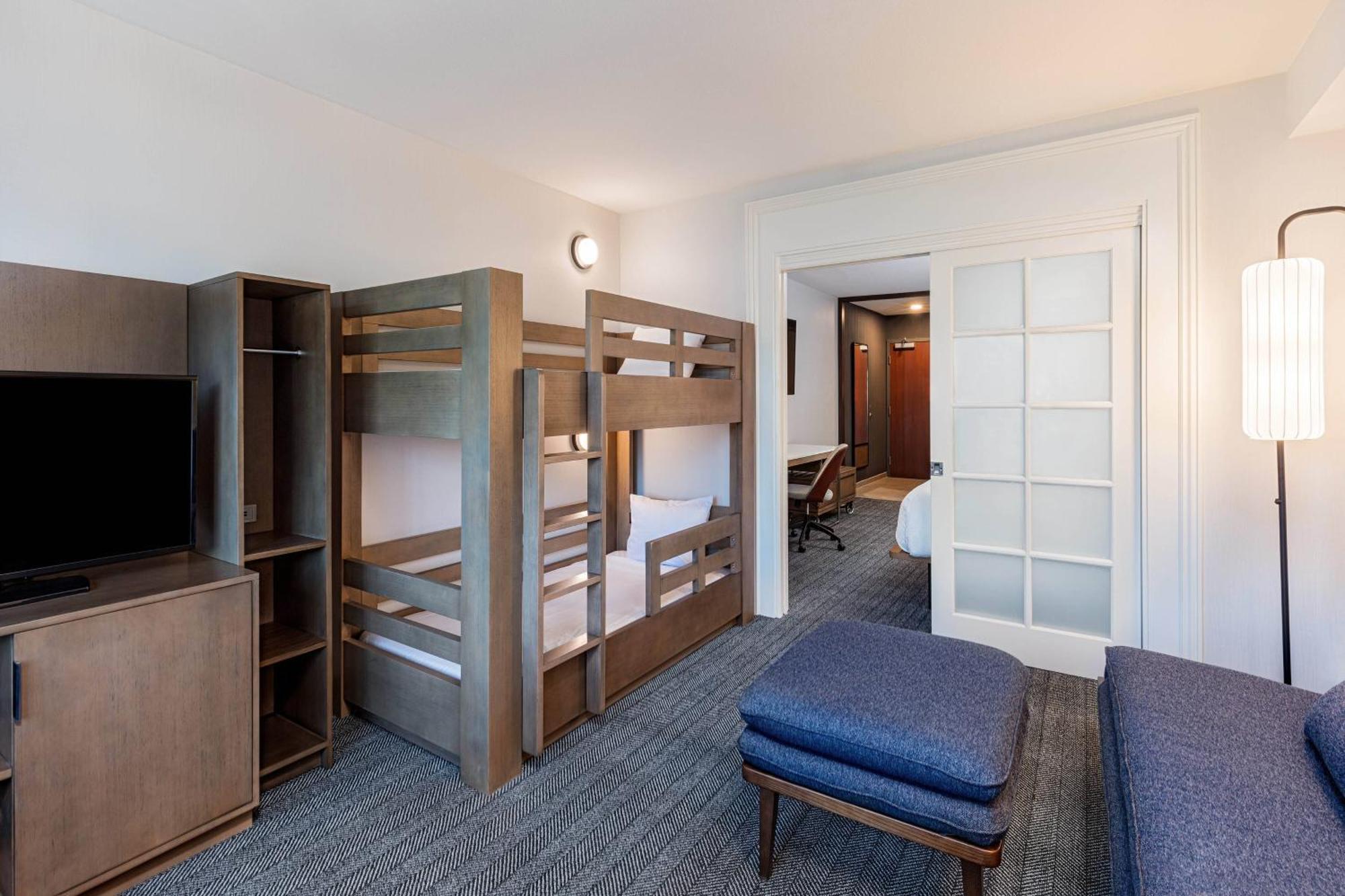 Courtyard By Marriott Resort/convention Center 3*