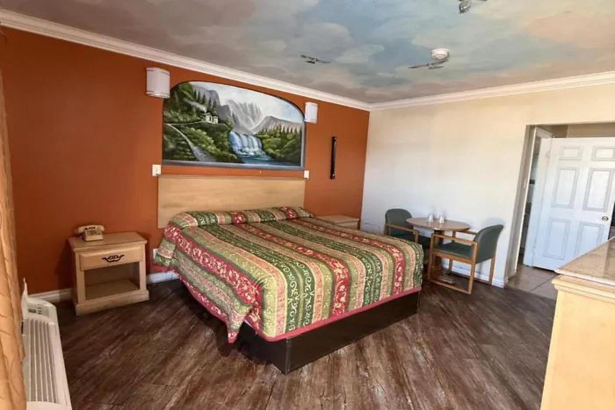 Robinhood West 2* Anaheim