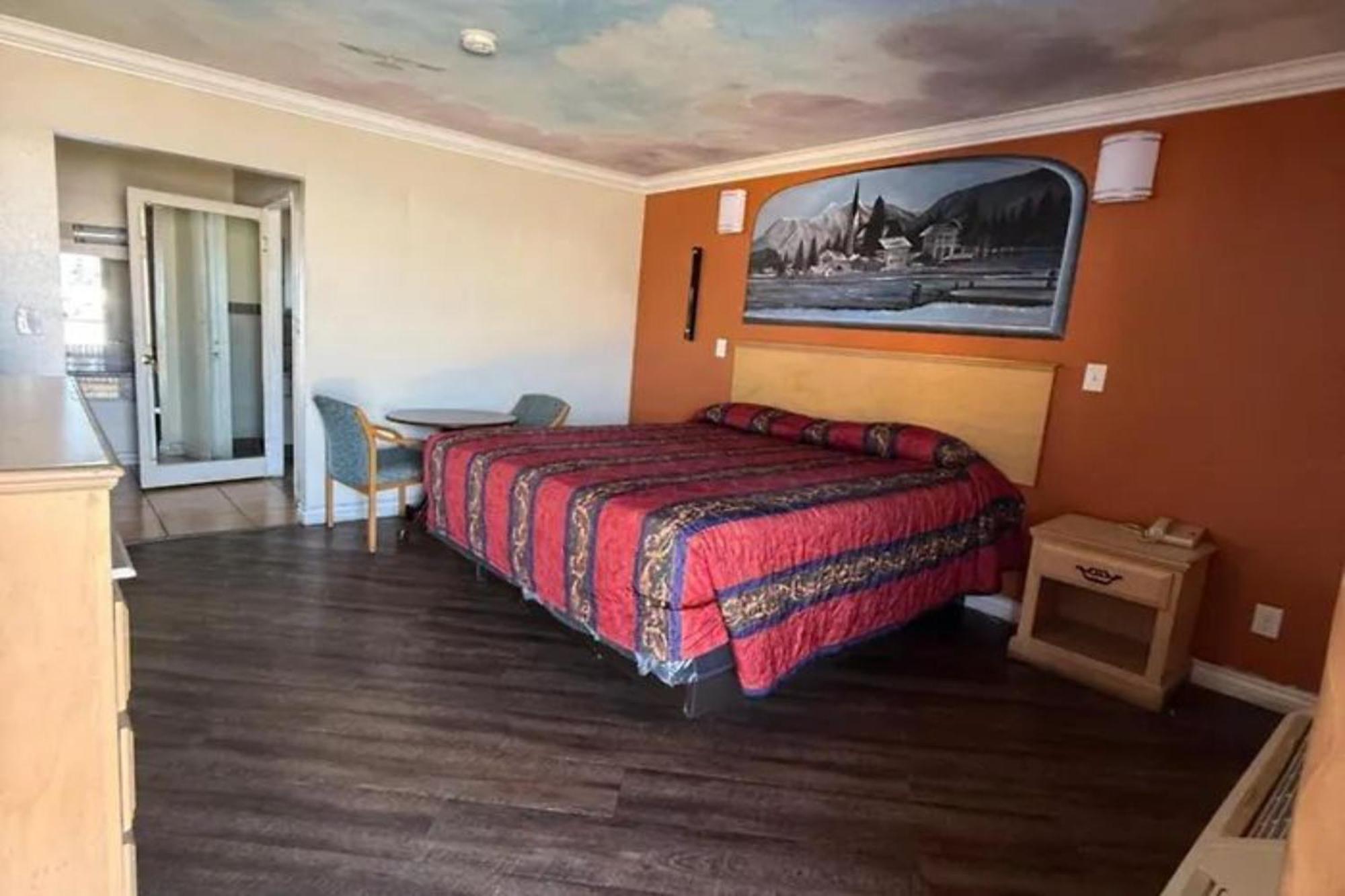 Robinhood West Motel