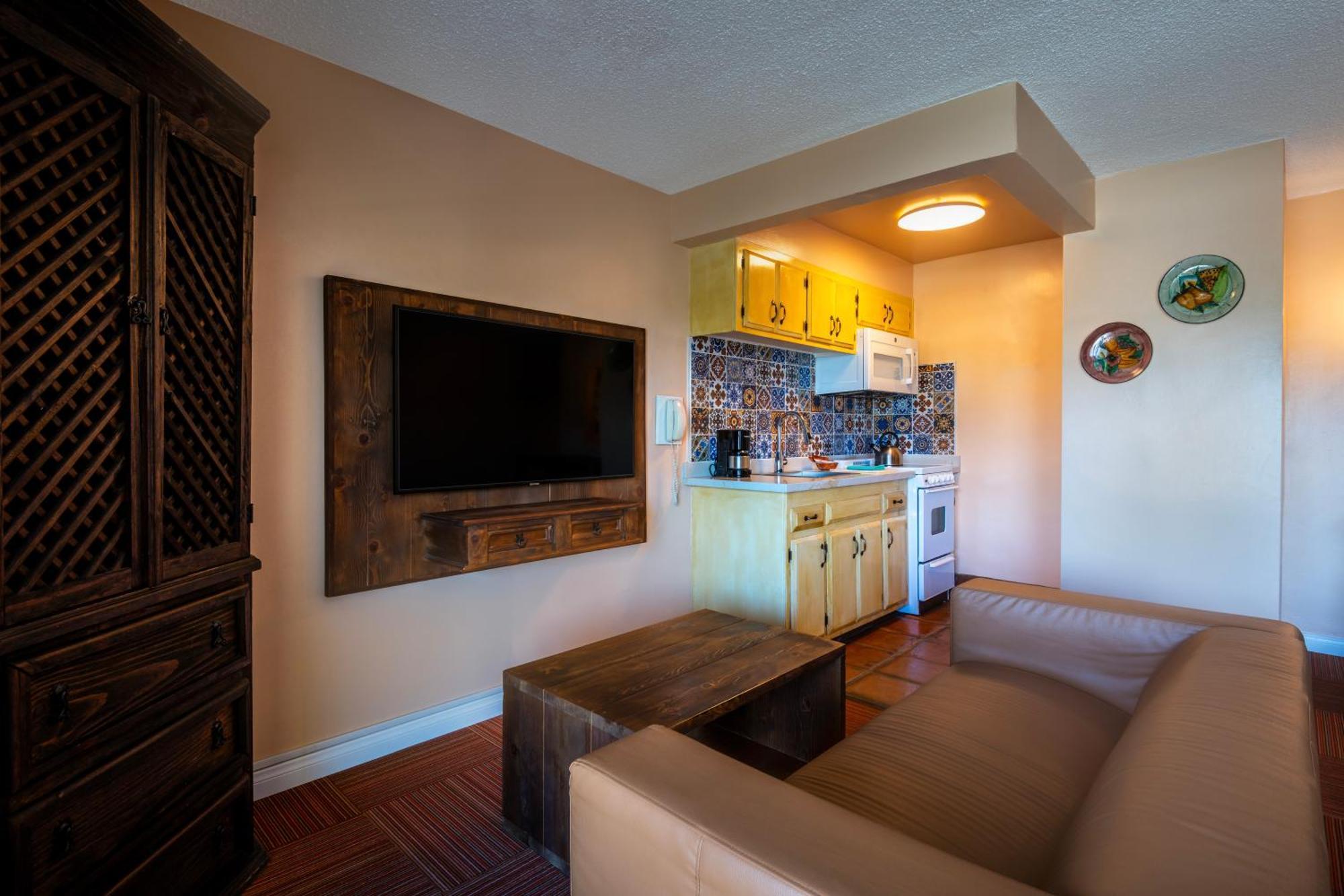 Pepper Tree Boutique Kitchen - Hotel Anaheim