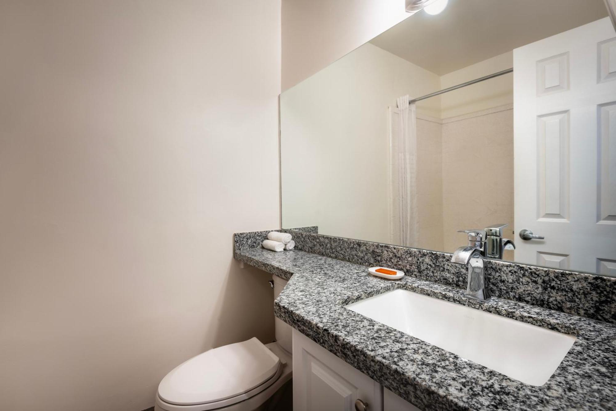Pepper Tree Boutique Kitchen - Hotel Anaheim