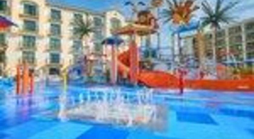 Hotel Courtyard Theme Park Entrance Anaheim
