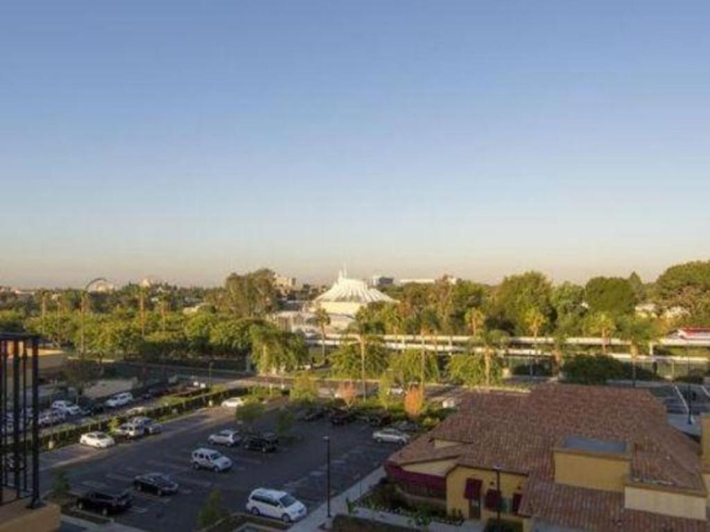 Courtyard Theme Park Entrance Hotel Anaheim