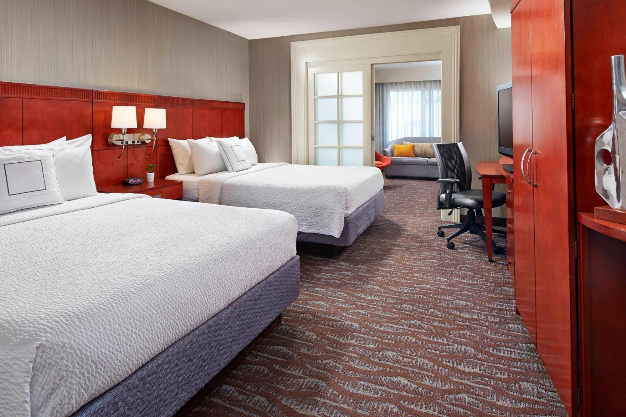 Courtyard By Marriott Resort/convention Center Hotel