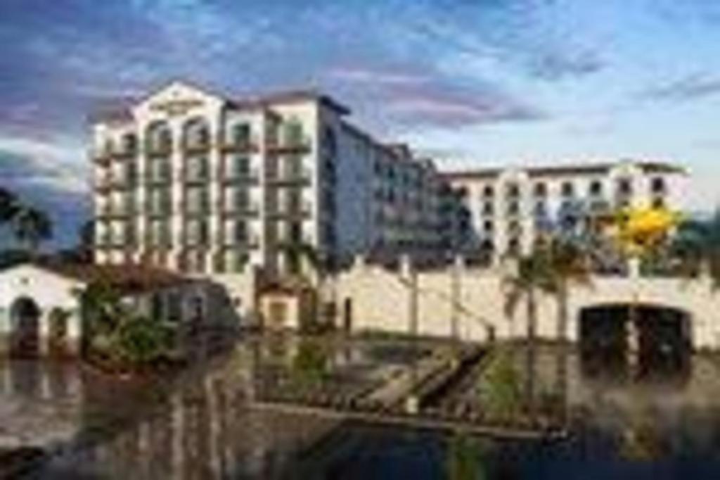 Hotel Courtyard Theme Park Entrance Anaheim