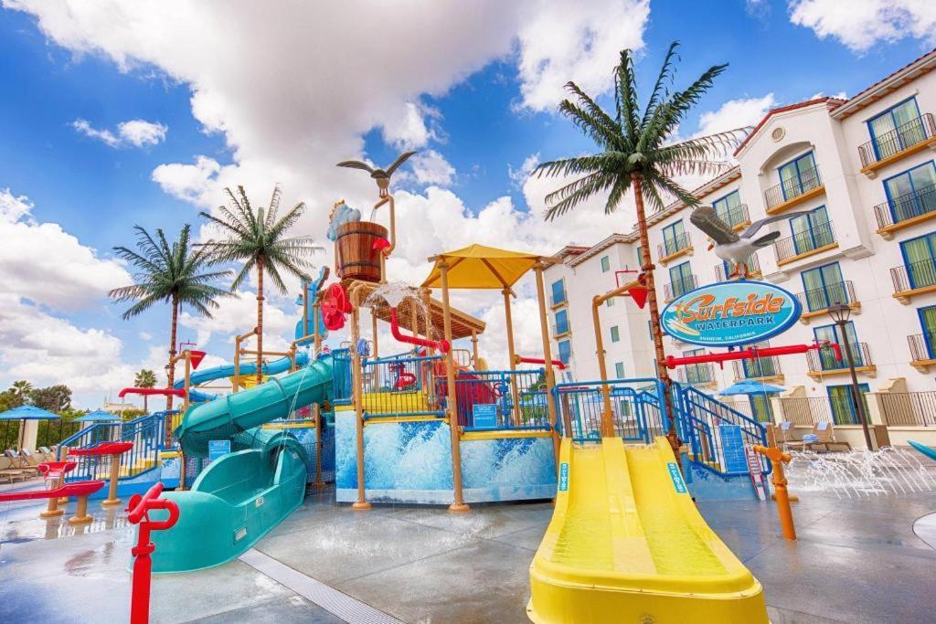 Courtyard Theme Park Entrance 3* Anaheim