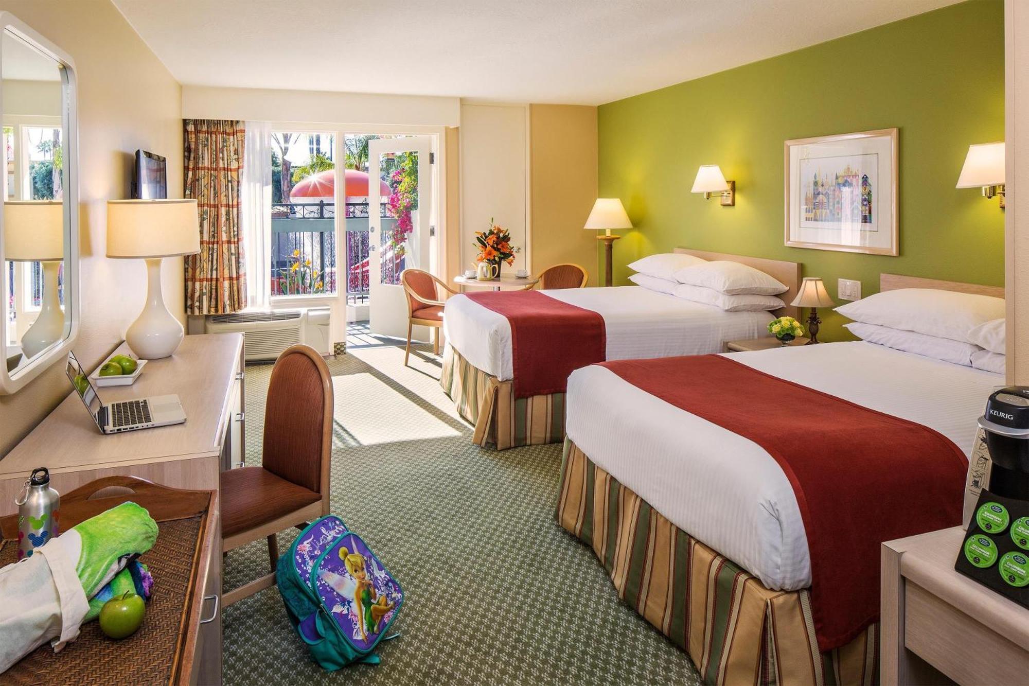 Howard Johnson By Wyndham & Water Playground Anaheim