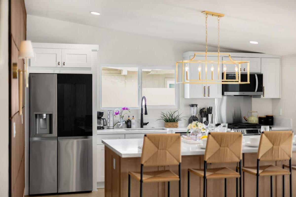 Stylish 5 Bedroom With Pool Near - Luxury Family Retreat Anaheim