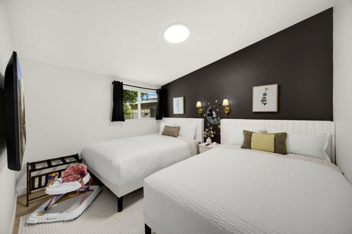 Stylish 5 Bedroom With Pool Near - Luxury Family Retreat Villa *