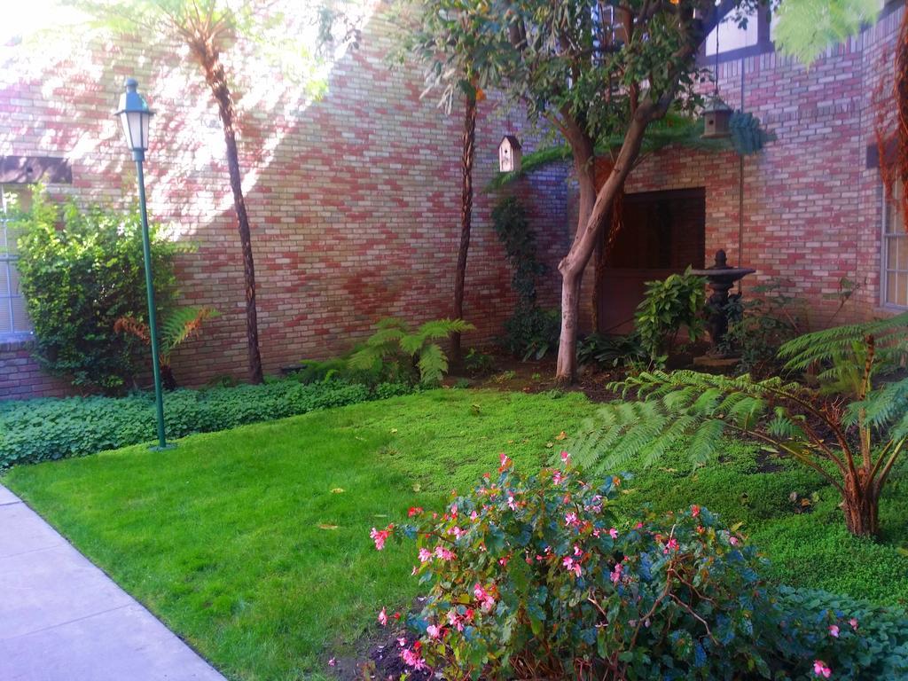 Hotel Majestic Garden Anaheim