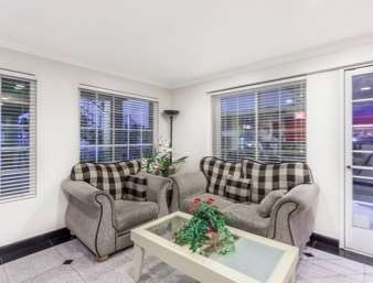 Signature Maingate Hotel