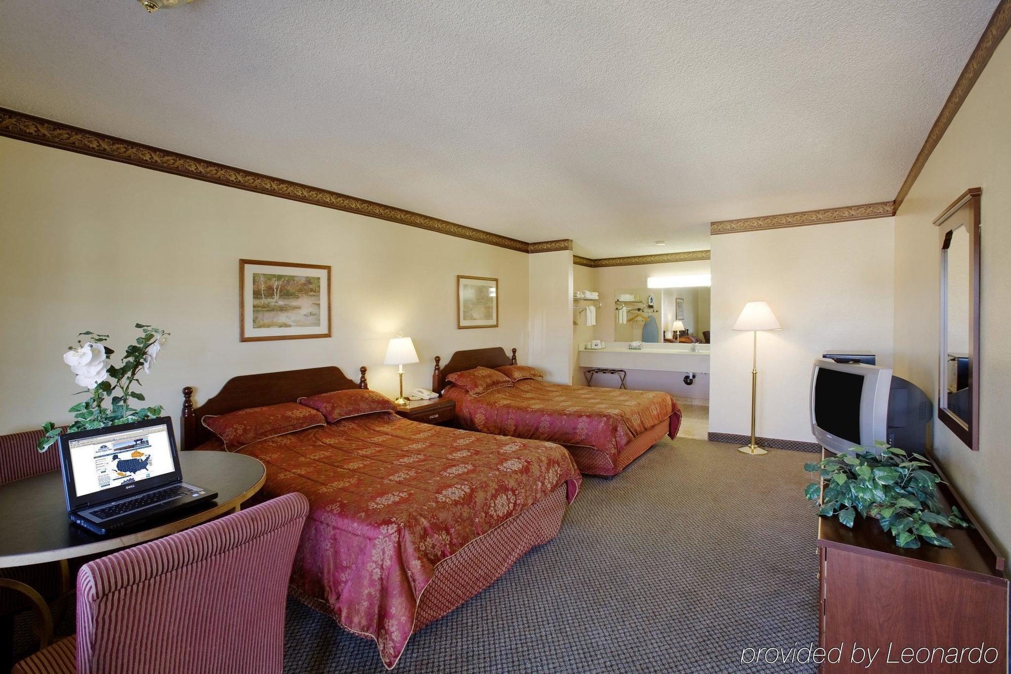 Astoria & Motel 2*