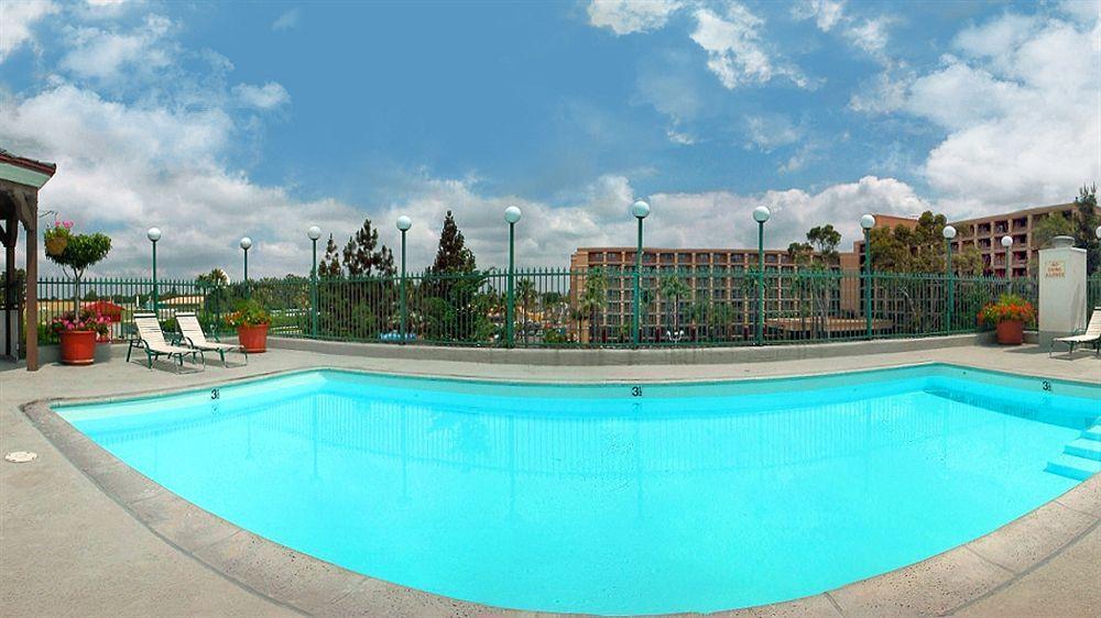 Camelot & 3* Anaheim