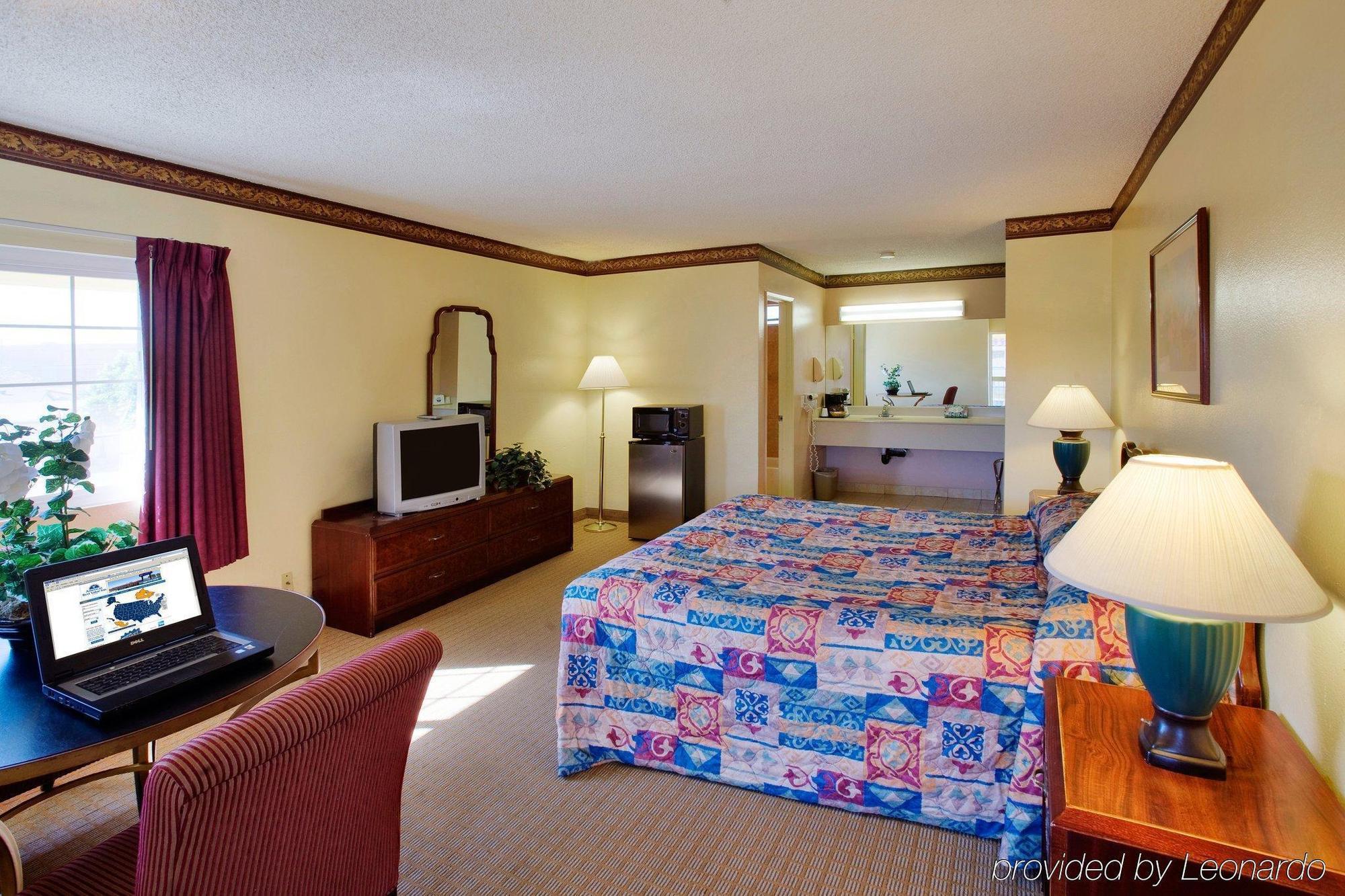 Astoria & Motel 2*