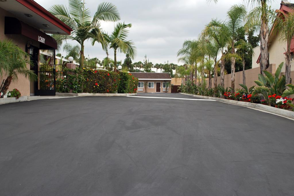 Budget Near Disneyland Drive 2*
