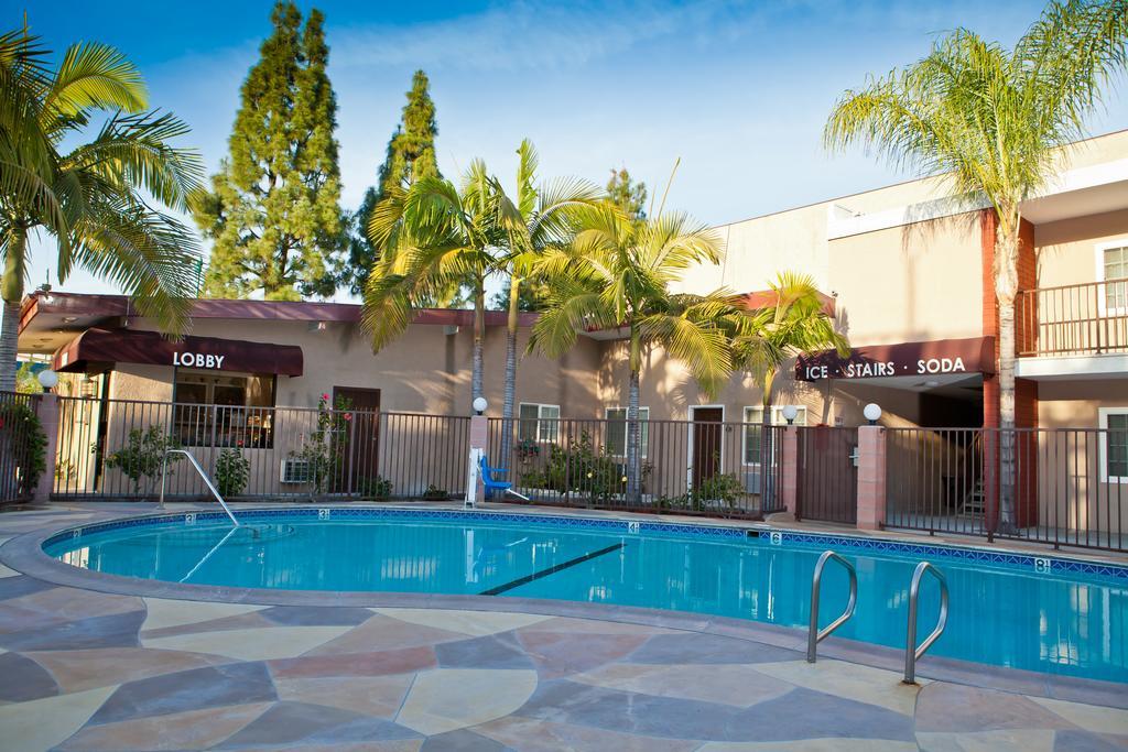 Budget Near Disneyland Drive 2*