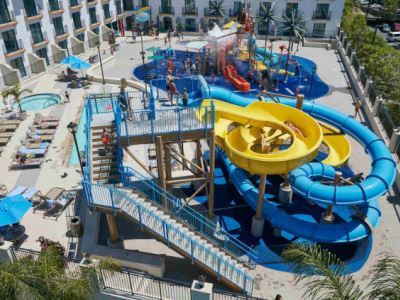 Courtyard Theme Park Entrance Hotel Anaheim