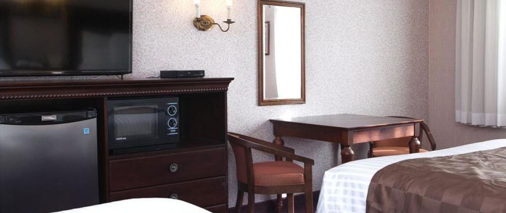 Hotel Brookhurst Plaza