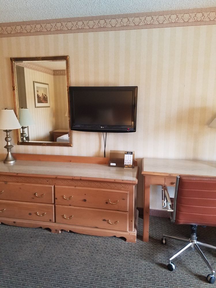 6 - Hills, Ca 2* Anaheim