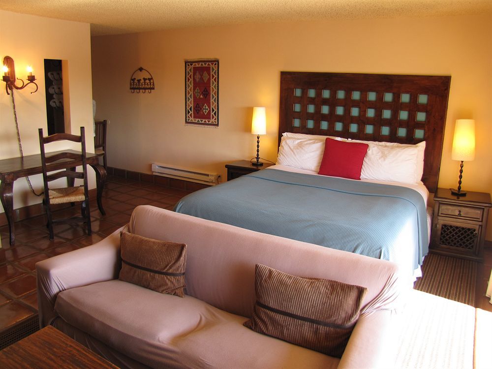 Pepper Tree Boutique Kitchen - Hotel Anaheim