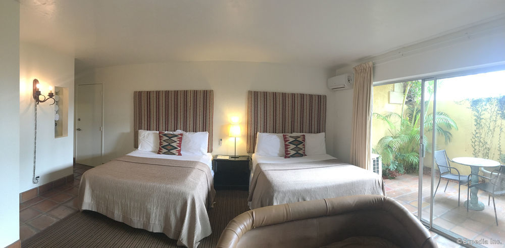 Pepper Tree Boutique Kitchen - 3*
