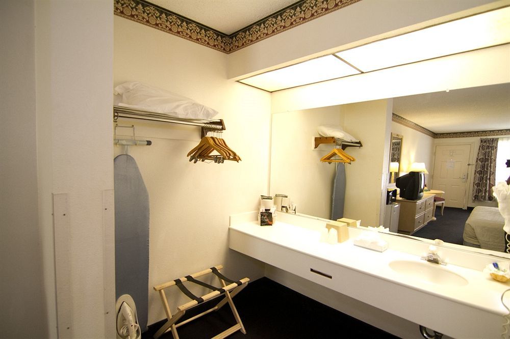 Carriage Hotel