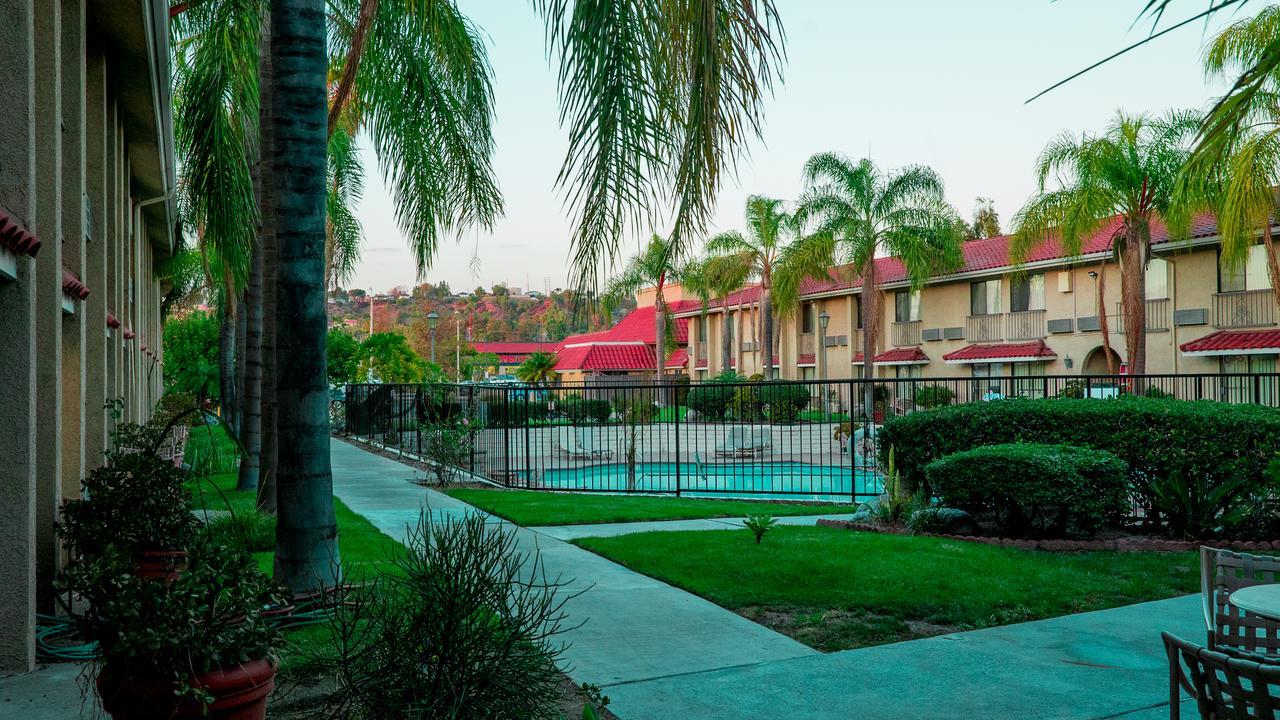 6 - Hills, Ca Anaheim