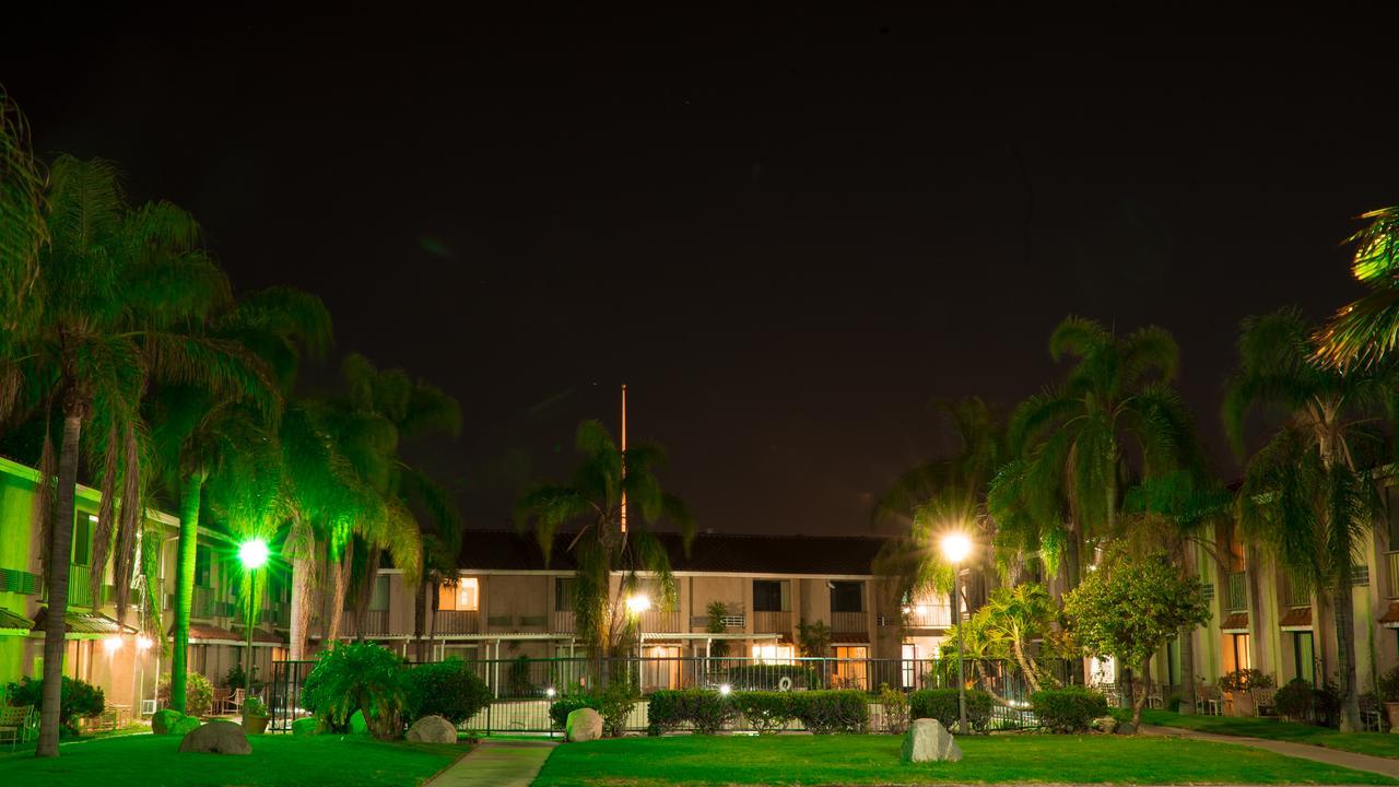 6 - Hills, Ca Hotel 2*