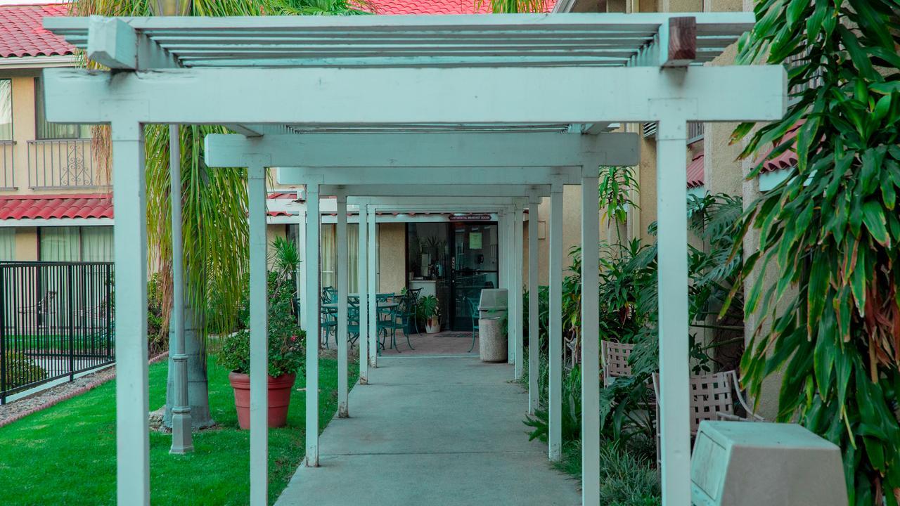 Hotel 6 - Hills, Ca 2*