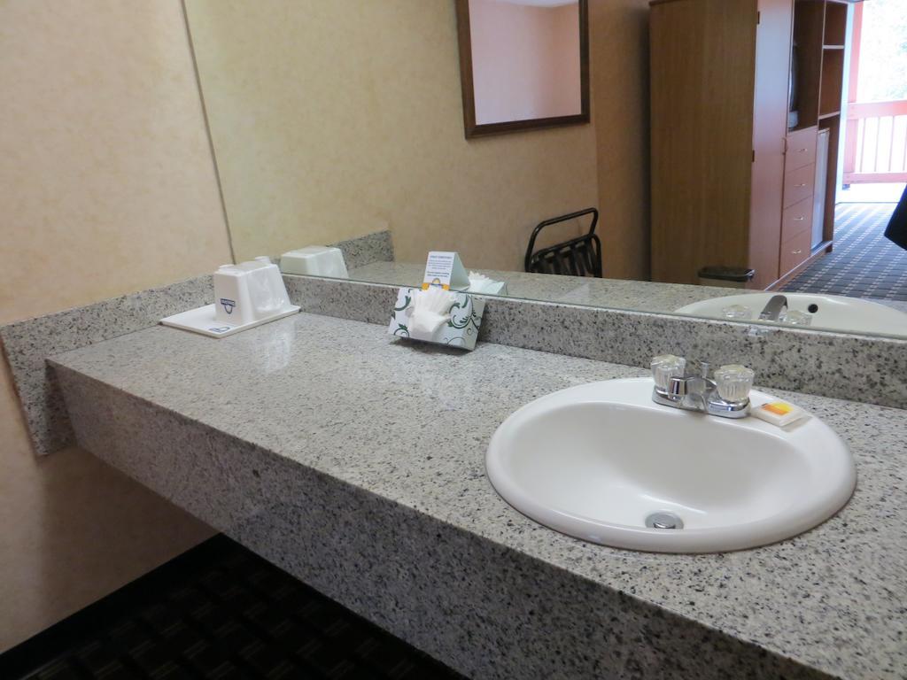 Days By Wyndham West Hotel Anaheim