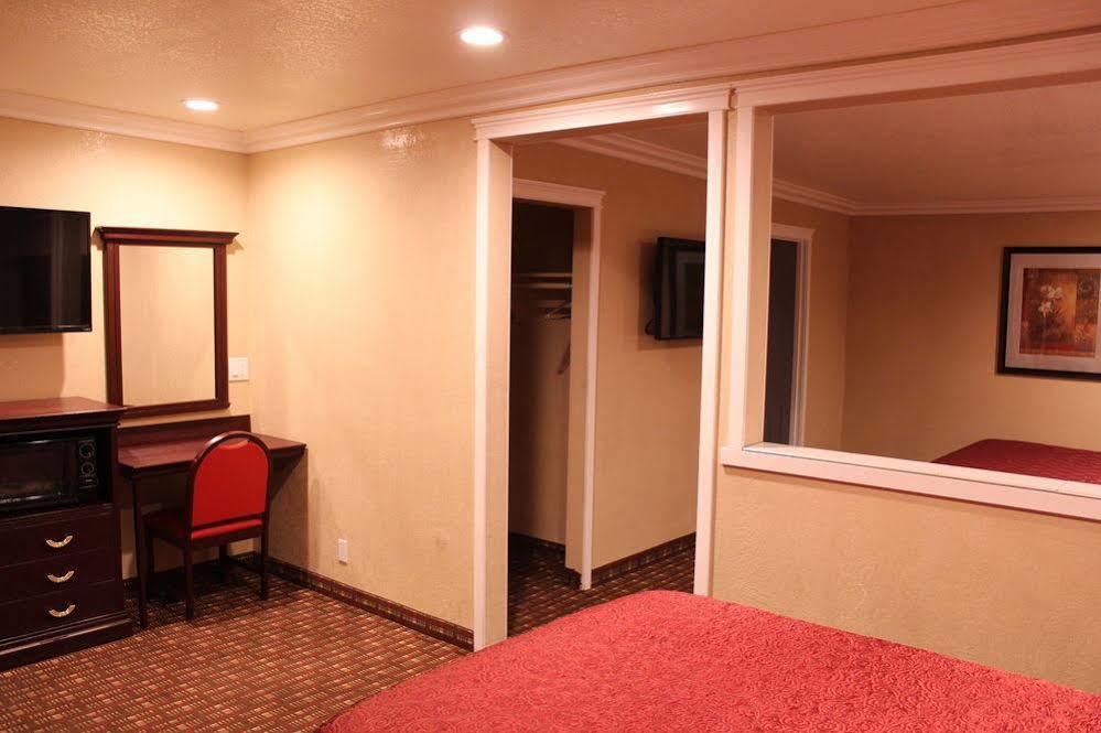 Budget Near Disneyland Drive 2*