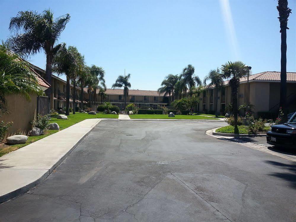 6 - Hills, Ca Hotel 2*