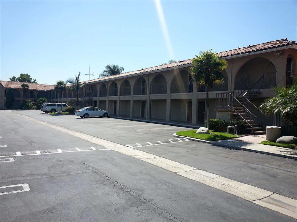 6 - Hills, Ca Hotel 2*