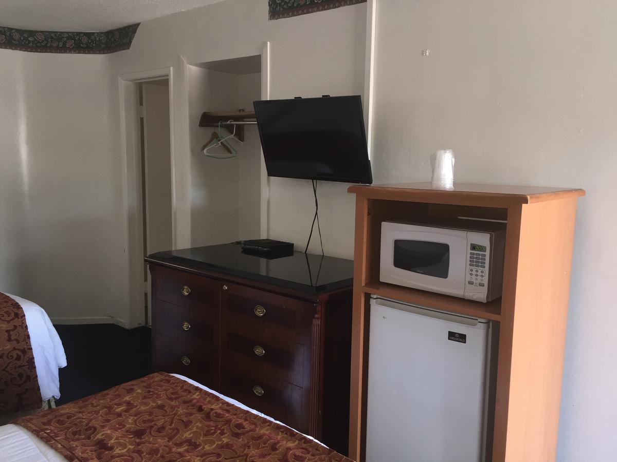 Motel Frontier 2*
