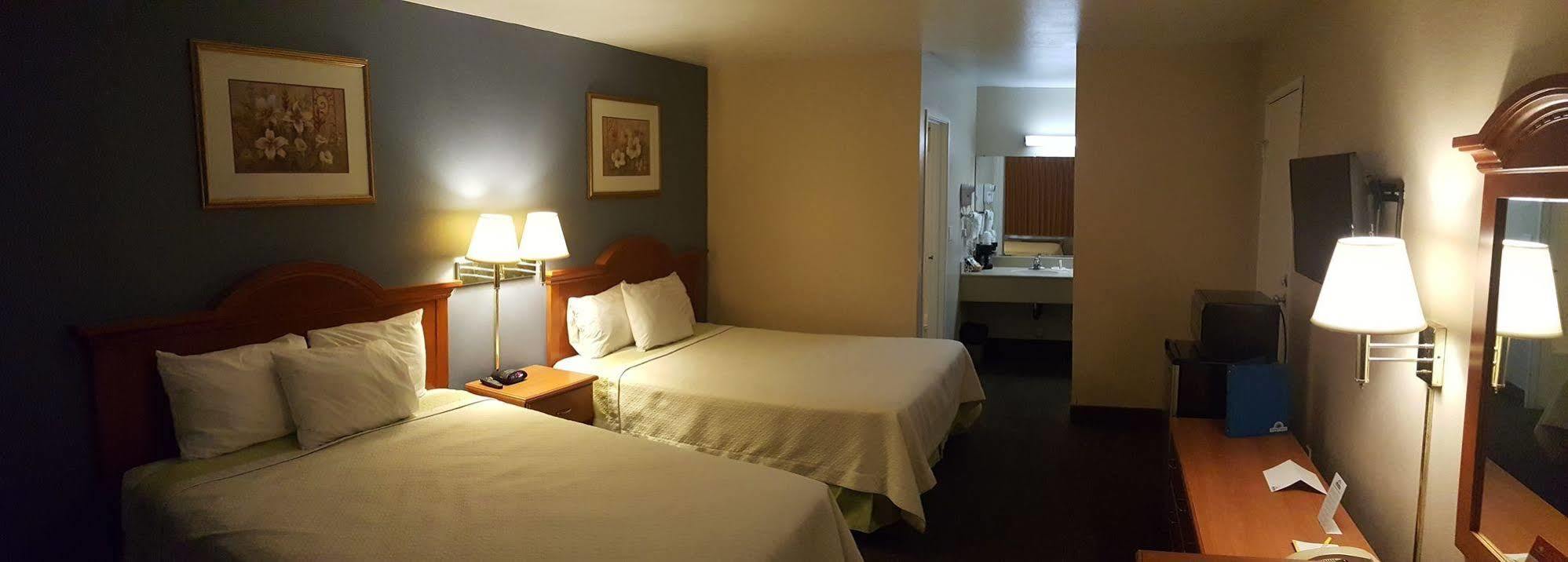 Hotel Signature Maingate 3*
